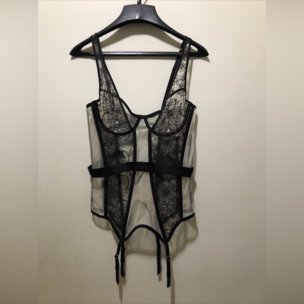 VS Victoria's Secret Lace Merrywidow Garter Corset top M/L - Picture 5 of 10